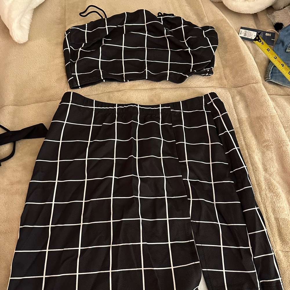 SHEIN Black and White Midi Pencil Skirt with Slit